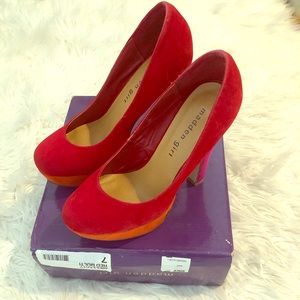 Like new, suede, Mellony color block pumps